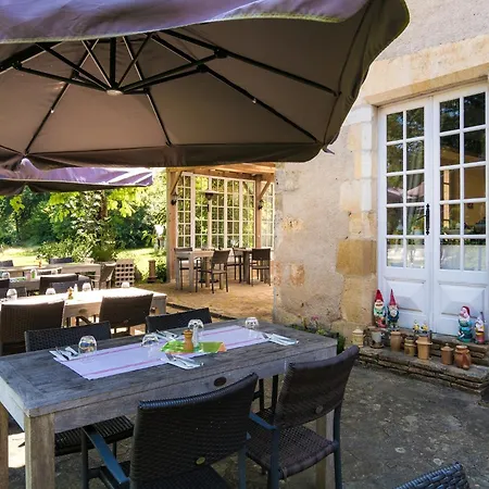 Romantic In A Medieval Castle With Pool And Restaurant Among Others Chalais (Dordogne)