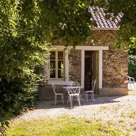 Romantic In A Medieval Castle With Pool And Restaurant Among Others 펜션 Chalais (Dordogne)